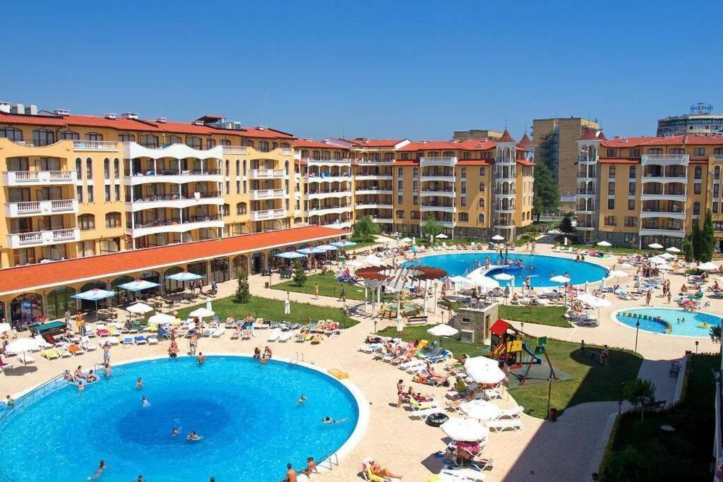 Апартаменты Royal Sun, 6 People, 600 M From The Sea Солнечный берег Экстерьер фото