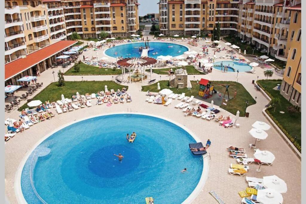 Апартаменты Royal Sun, 6 People, 600 M From The Sea Солнечный берег Экстерьер фото