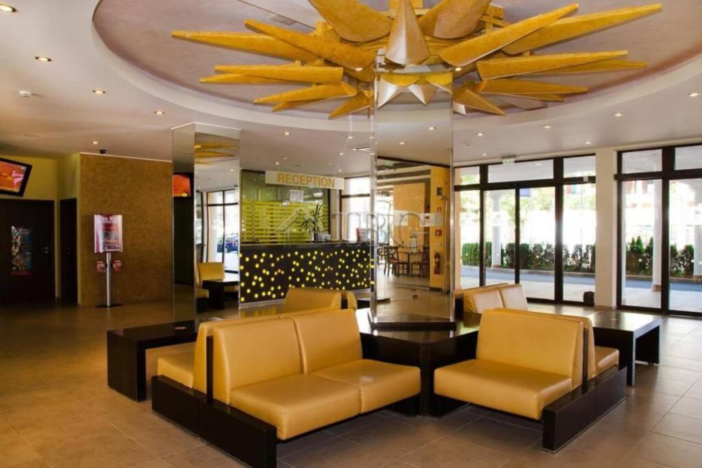 Апартаменты Royal Sun, 6 People, 600 M From The Sea Солнечный берег Экстерьер фото