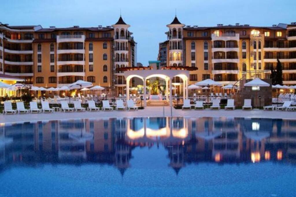 Апартаменты Royal Sun, 6 People, 600 M From The Sea Солнечный берег Экстерьер фото