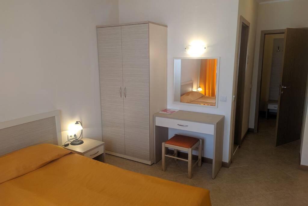Апартаменты Royal Sun, 6 People, 600 M From The Sea Солнечный берег Экстерьер фото