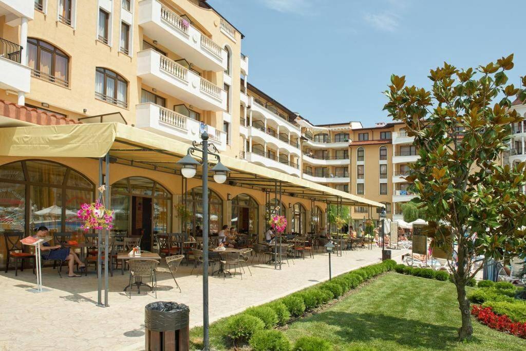 Апартаменты Royal Sun, 6 People, 600 M From The Sea Солнечный берег Экстерьер фото