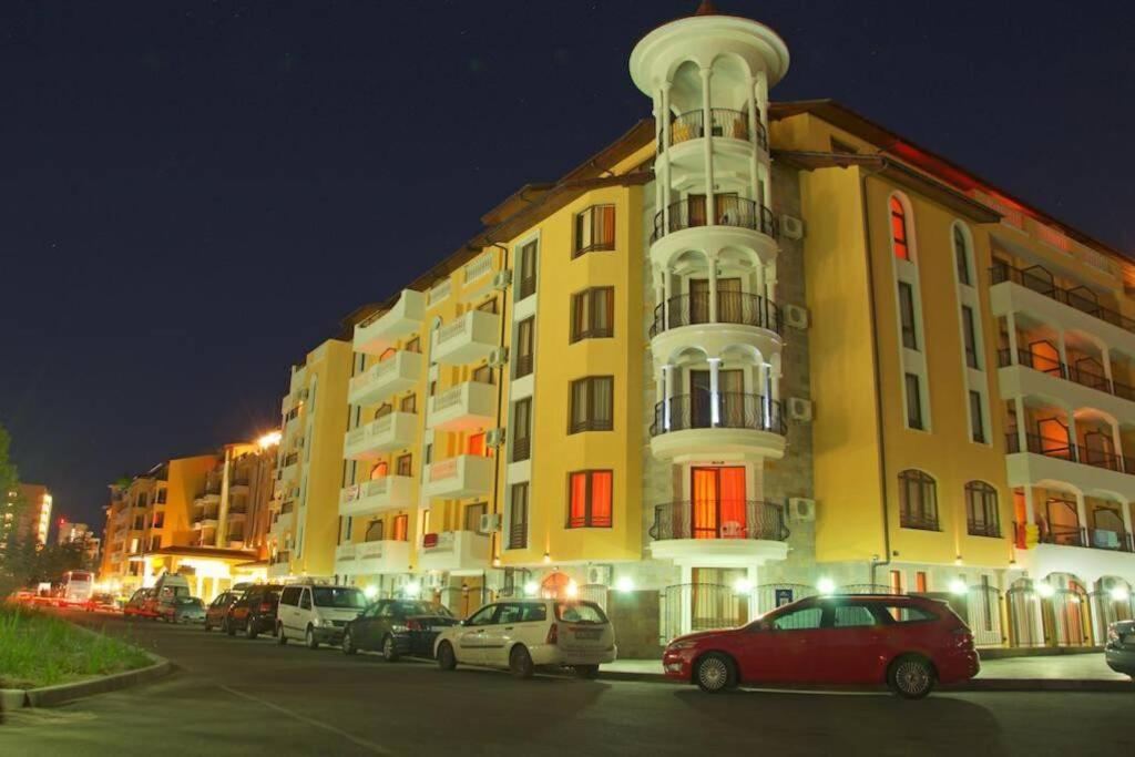 Апартаменты Royal Sun, 6 People, 600 M From The Sea Солнечный берег Экстерьер фото