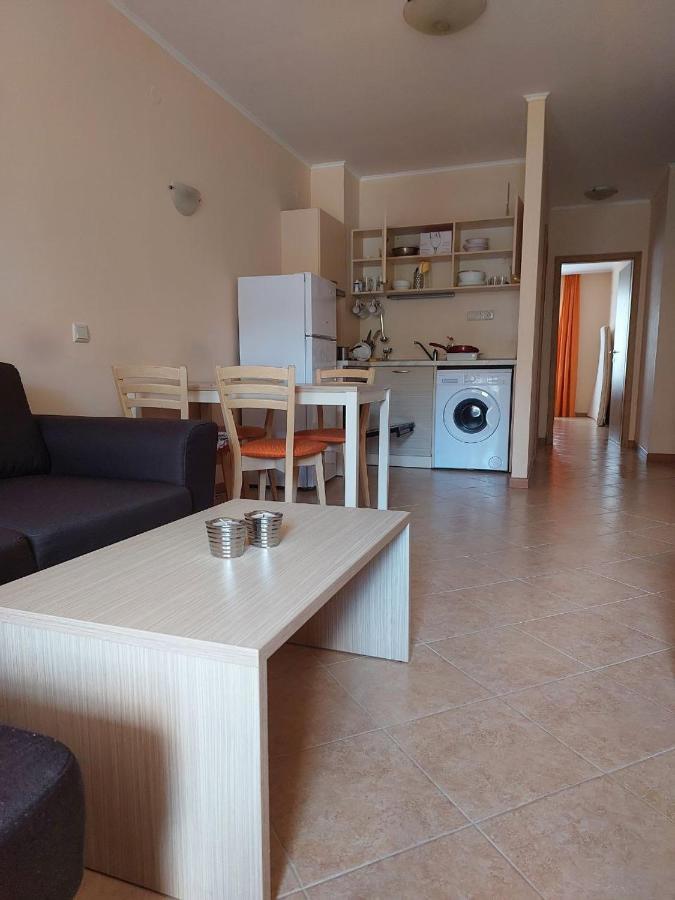 Апартаменты Royal Sun, 6 People, 600 M From The Sea Солнечный берег Экстерьер фото